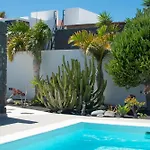 Botanica - Spacious, Heated Pool And Bbq, Sunny Terrace, Garden & Mountain Views Playa Blanca (Lanzarote)