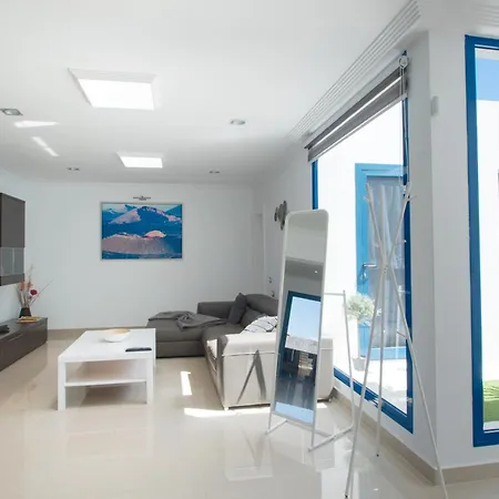 Botanica - Spacious, Heated Pool And Bbq, Sunny Terrace, Garden & Mountain Views فيلة