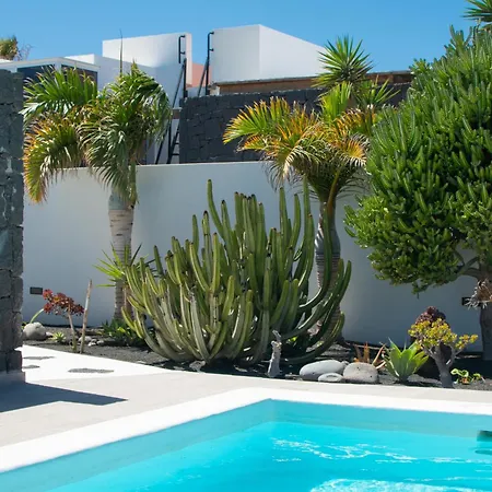 Botanica - Spacious, Heated Pool And Bbq, Sunny Terrace, Garden & Mountain Views Playa Blanca