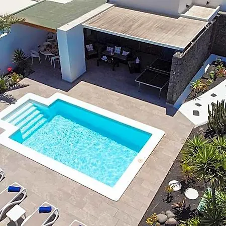 Botanica - Spacious, Heated Pool And Bbq, Sunny Terrace, Garden & Mountain Views *