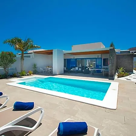 Botanica - Spacious, Heated Pool And Bbq, Sunny Terrace, Garden & Mountain Views Playa Blanca
