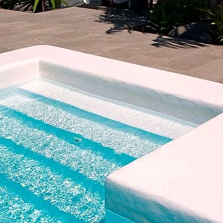 Villa Botanica - Spacious, Heated Pool And Bbq, Sunny Terrace, Garden & Mountain Views *