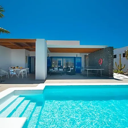 Botanica - Spacious, Heated Pool And Bbq, Sunny Terrace, Garden & Mountain Views * Playa Blanca