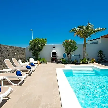 Botanica - Spacious, Heated Pool And Bbq, Sunny Terrace, Garden & Mountain Views Playa Blanca