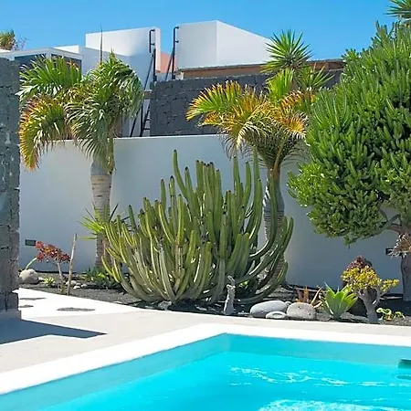 Villa Botanica - Spacious, Heated Pool And Bbq, Sunny Terrace, Garden & Mountain Views *
