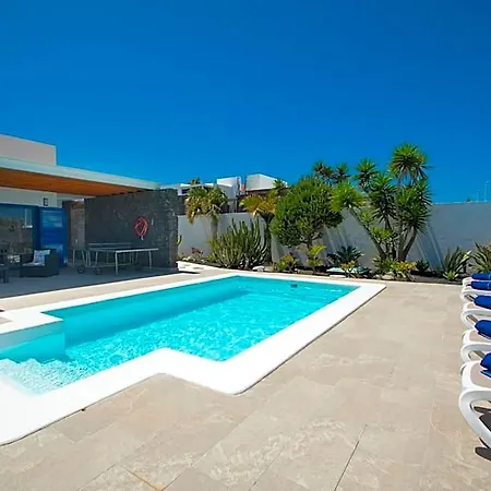 Villa Botanica - Spacious, Heated Pool And Bbq, Sunny Terrace, Garden & Mountain Views Playa Blanca