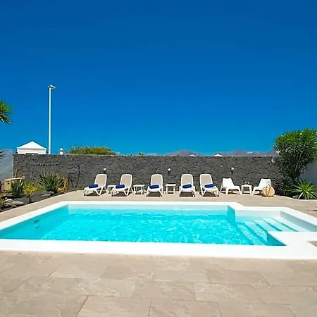 Villa Botanica - Spacious, Heated Pool And Bbq, Sunny Terrace, Garden & Mountain Views *