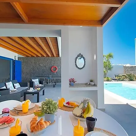 Villa Botanica - Spacious, Heated Pool And Bbq, Sunny Terrace, Garden & Mountain Views Playa Blanca