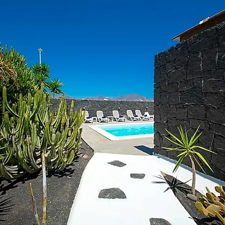 Botanica - Spacious, Heated Pool And Bbq, Sunny Terrace, Garden & Mountain Views Villa