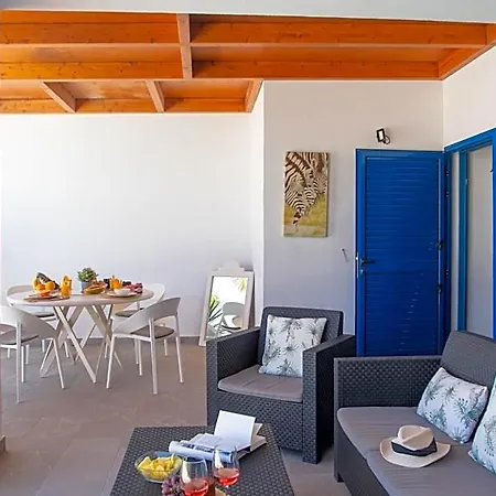 Botanica - Spacious, Heated Pool And Bbq, Sunny Terrace, Garden & Mountain Views * Playa Blanca