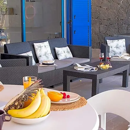 Villa Botanica - Spacious, Heated Pool And Bbq, Sunny Terrace, Garden & Mountain Views Playa Blanca