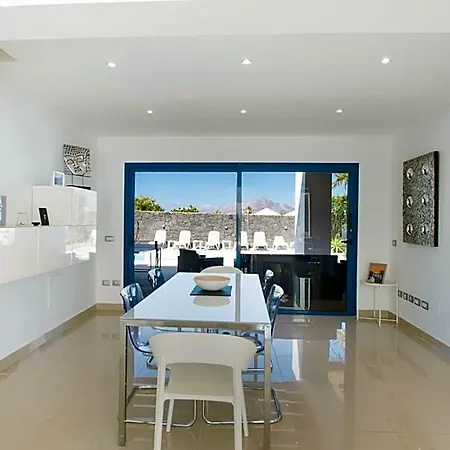 Botanica - Spacious, Heated Pool And Bbq, Sunny Terrace, Garden & Mountain Views Villa Playa Blanca