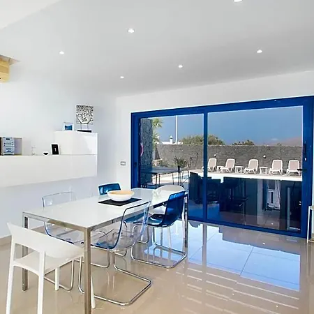 Villa Botanica - Spacious, Heated Pool And Bbq, Sunny Terrace, Garden & Mountain Views Playa Blanca