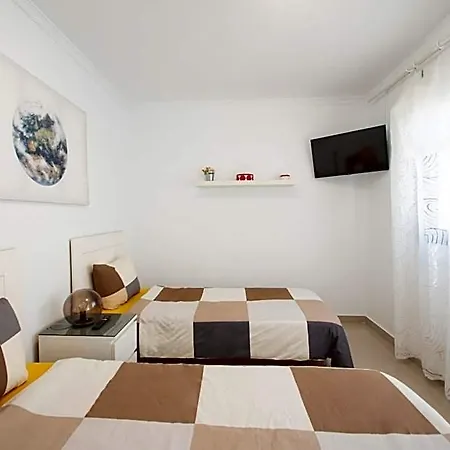 Villa Botanica - Spacious, Heated Pool And Bbq, Sunny Terrace, Garden & Mountain Views *