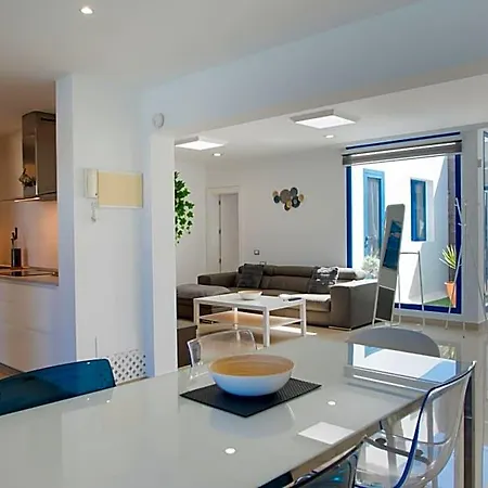 Botanica - Spacious, Heated Pool And Bbq, Sunny Terrace, Garden & Mountain Views Villa *