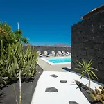 Villa Botanica - Spacious, Heated Pool And Bbq, Sunny Terrace, Garden & Mountain Views