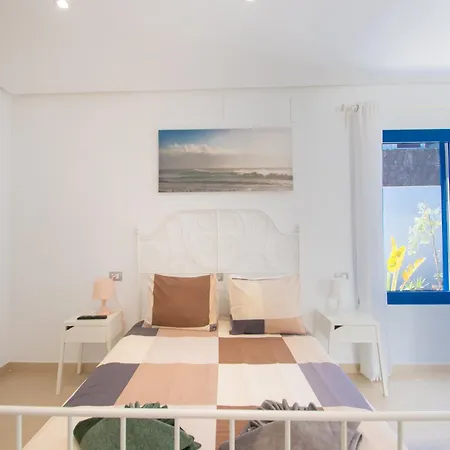 Villa Botanica - Spacious, Heated Pool And Bbq, Sunny Terrace, Garden & Mountain Views *