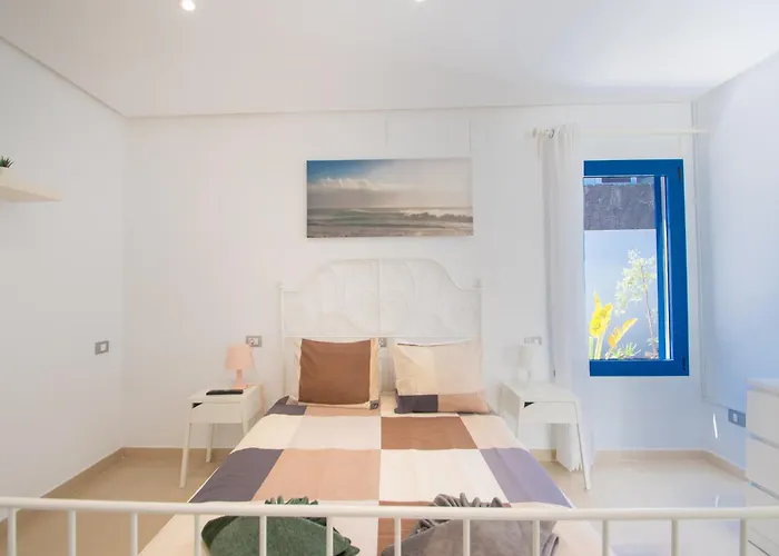 Villa Botanica - Spacious, Heated Pool And Bbq, Sunny Terrace, Garden & Mountain Views *