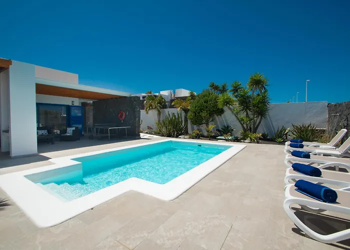 Botanica - Spacious, Heated Pool And Bbq, Sunny Terrace, Garden & Mountain Views Playa Blanca (Lanzarote)