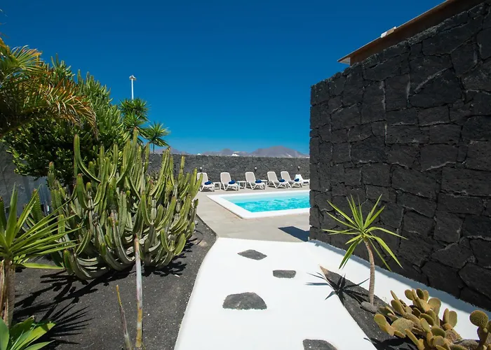 Villa Botanica - Spacious, Heated Pool And Bbq, Sunny Terrace, Garden & Mountain Views