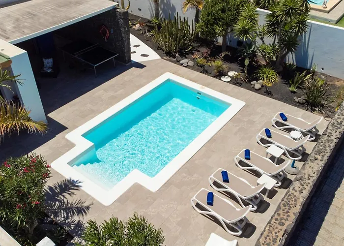 Villa Botanica - Spacious, Heated Pool And Bbq, Sunny Terrace, Garden & Mountain Views *